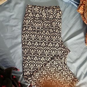 Ann Taylor Elegant Black and White Patterned ANKLE PANTS NWOT